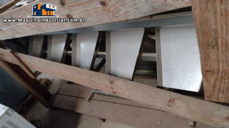 Descascadora e classificadora de camar�o e frutos do mar