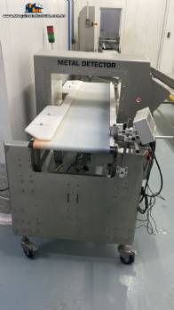 Detector de metal e checadora de peso Bizerba