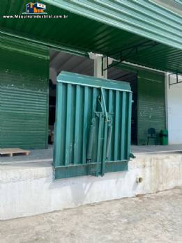 Plataformas em a�o para docas de carregamento