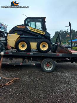 Mini carregadeira New Holland