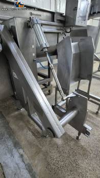 Elevador hidráulico basculante para carrinhos de carne massas para alimentação de moedores e misturadores Simetria MECH MMF 130 Elevador hidráulico basculante para carrinhos de carne massas para alimentação de moedores e misturadores Simetria MECH MMF 130